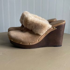 Suede Vince Camuto wedge clogs